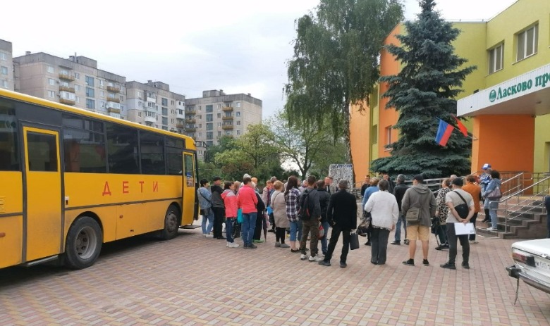 Жителей Лисичанска организованно вывозят в Северодонецк для получения российского паспорта